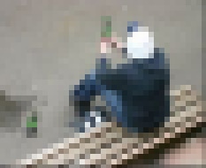 На улицах Екатеринбурга прохожие покупают несовершеннолетним алкоголь и сигареты